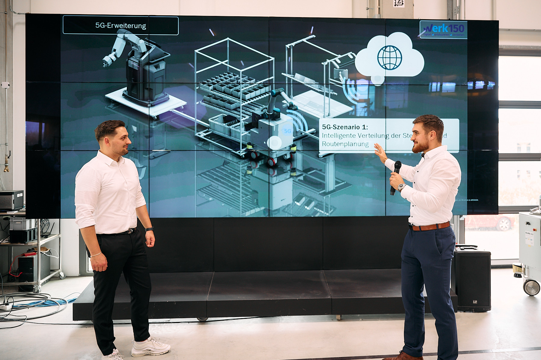 Zusammenarbeit von Mensch und Maschine im Werk150, einer Fabrik auf dem Campus der ESB Business School