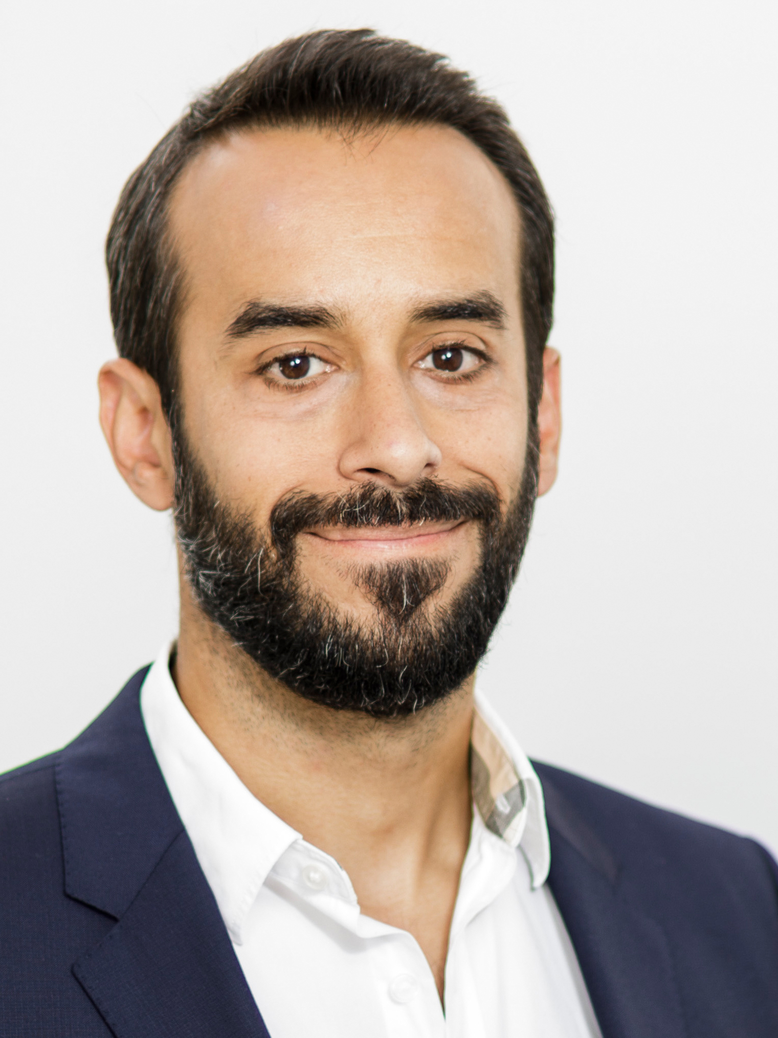 César R. Martínez Pereyra  Senior Marketing & Communications Manager, Profion GmbH, Munich  MBA Full-Time Absolvent 2020