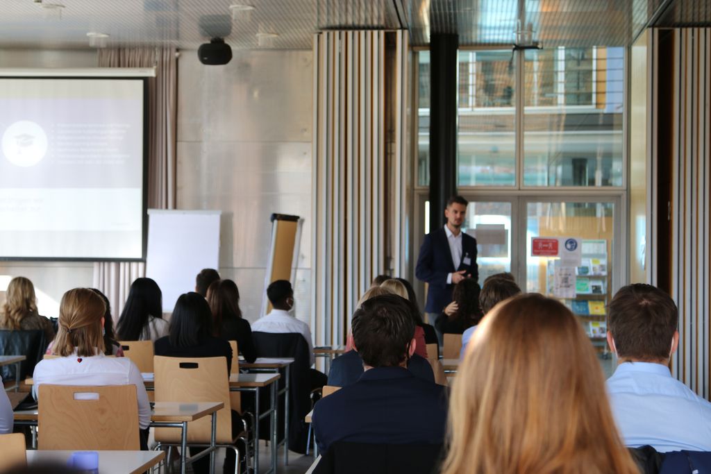 Bilder vom Firmenforum 2021 der ESB Business School