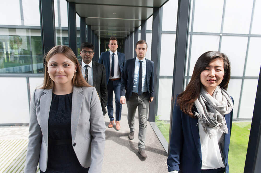 Studierende der ESB Business School auf dem Weg zu einer Vorlesung.