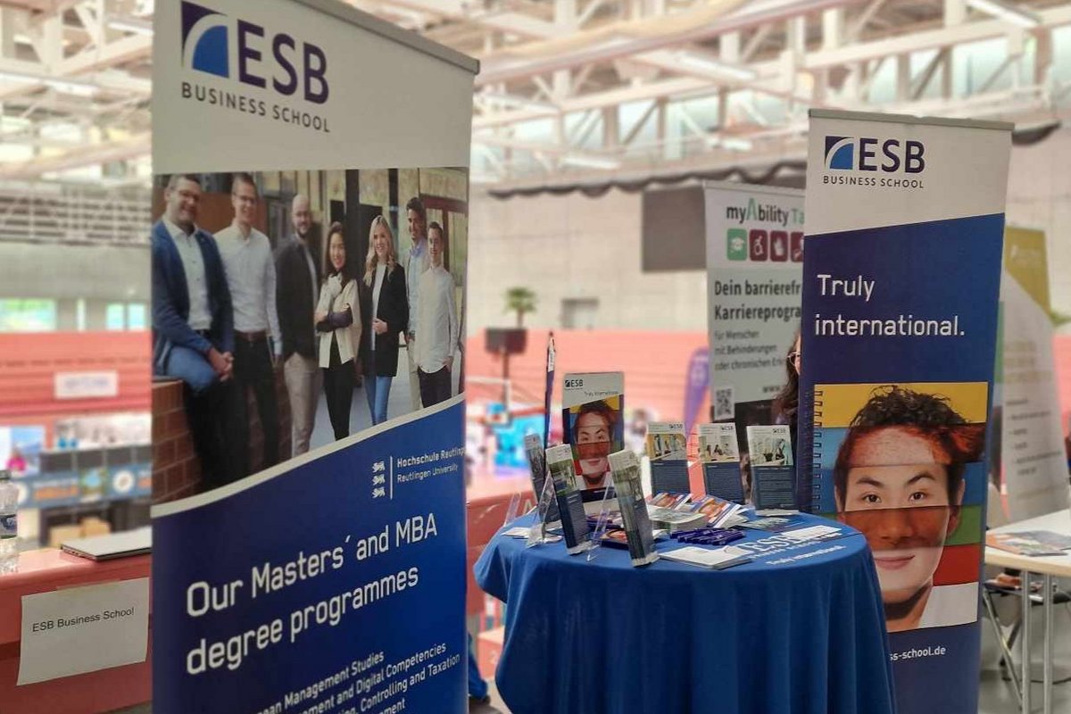 Messestand der Master- und MBA-Studiengänge der ESB Business School