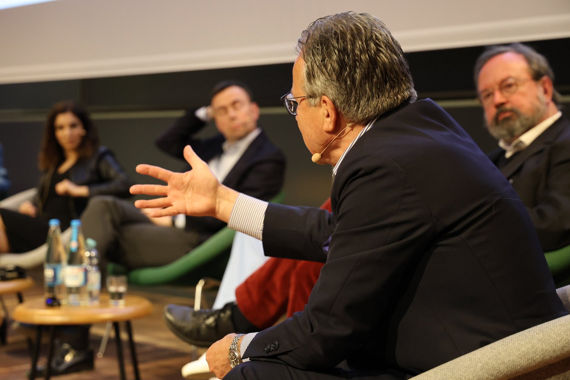 Frank-Jürgen Weise making his point at the ESB Economic Forum 2026