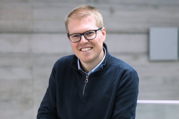 Portrait of Dr. Simon Züfle