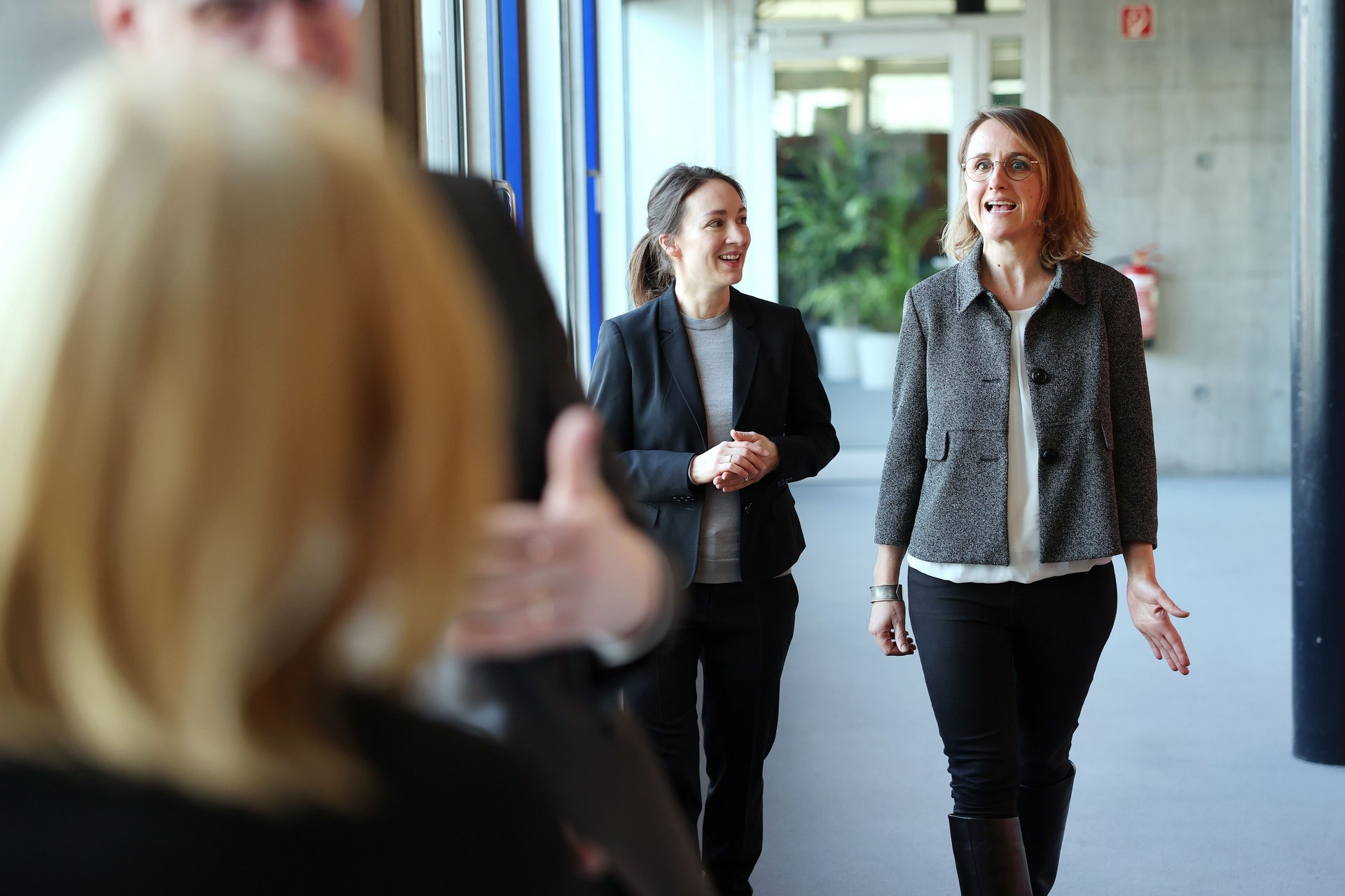 Prof. Maud H. Schmiedeknecht und Prof. Yvonne Graf