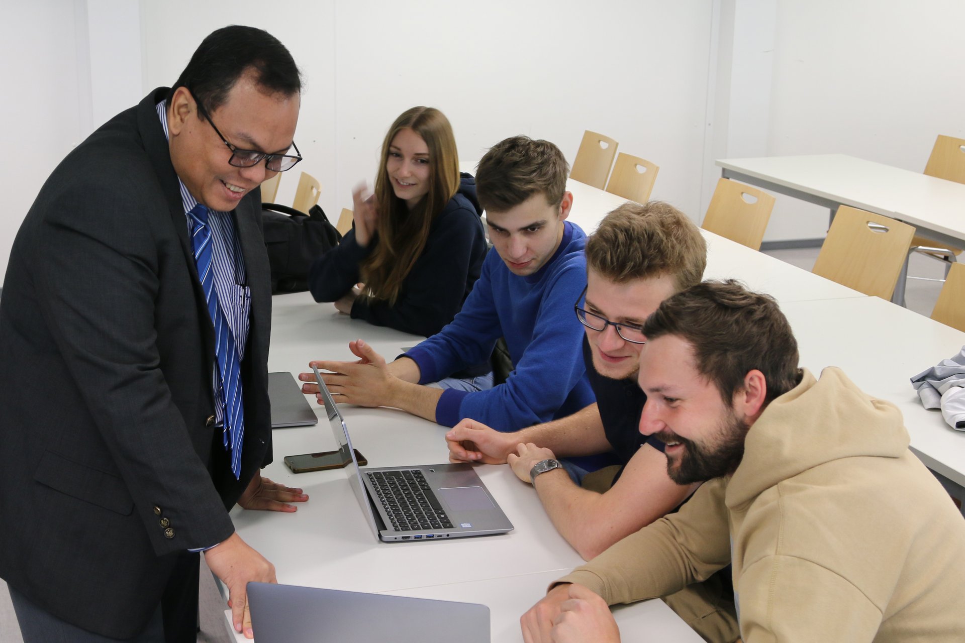  ESB Business School students and professor in a lecture