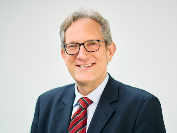 Portrait of Prof. Dr. Philipp von Carlowitz