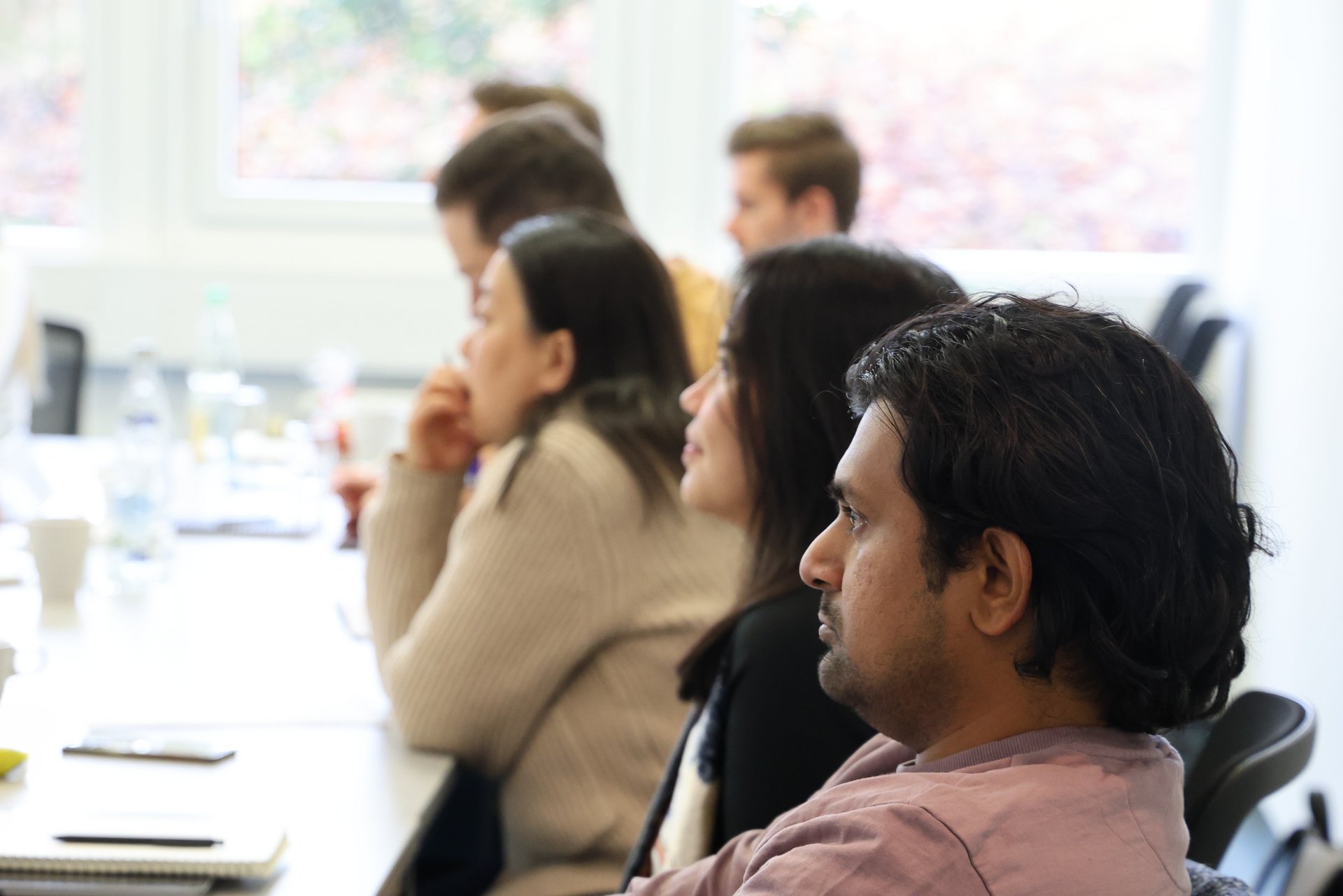 Teilnehmende der Leadership Talent Academy während eines Vortrags