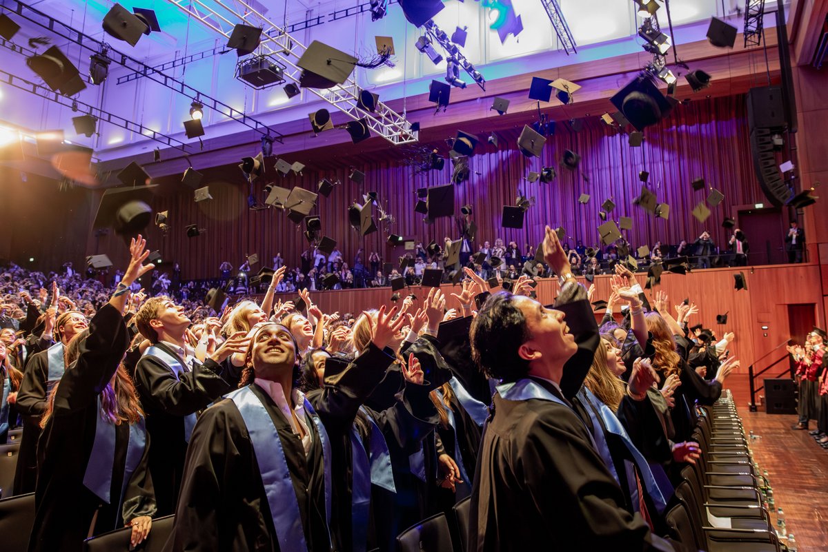 Hutwurf bei der Graduierungsfeier der ESB Business School
