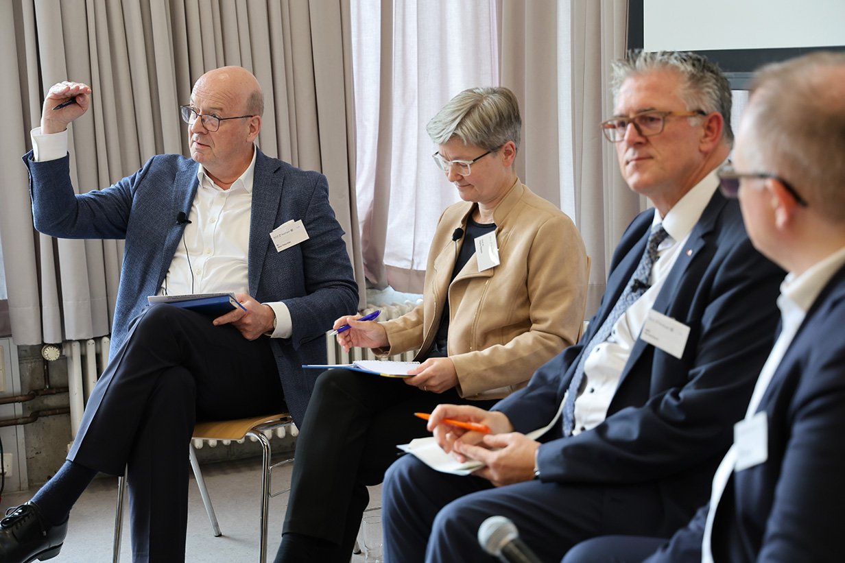 Policy advice on economic and financial policy with Michael Donth, Member of the German Parliament Prof. Dr. Regina Riphahn (University of Erlangen-Nuremberg) Dr. Hans-Peter Klös (formerly IW Cologne)