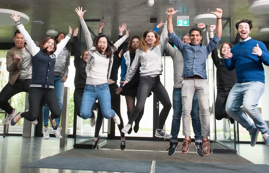 Bachelor students from the ESB Business School rejoicing happily