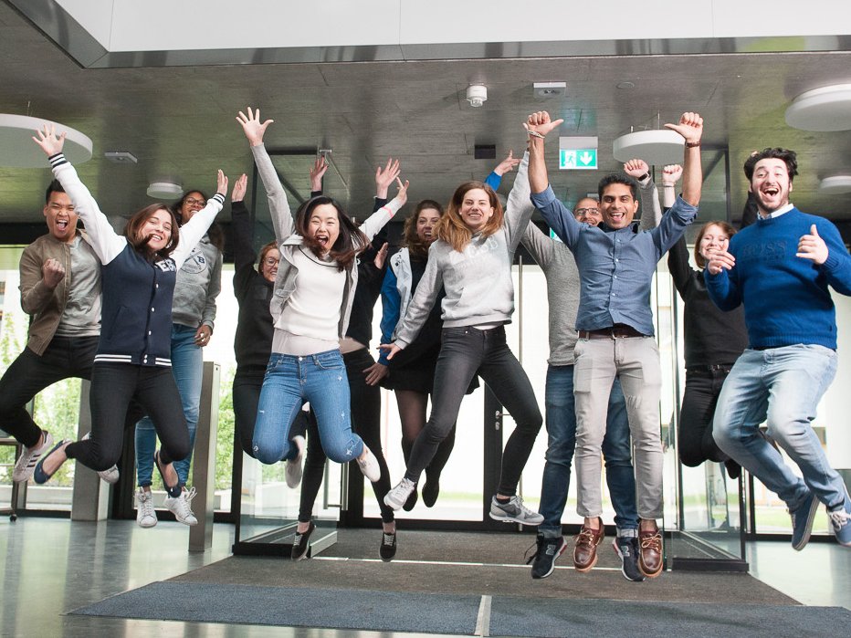 Bachelor students from the ESB Business School rejoicing happily 