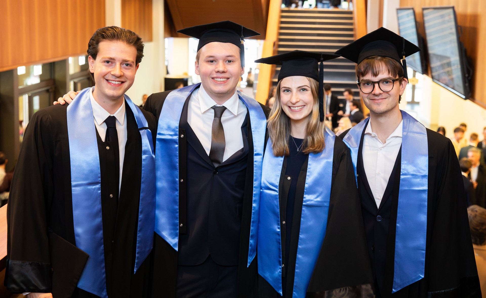 Gruppe von Absolventinnen und Absolventen der ESB Business School