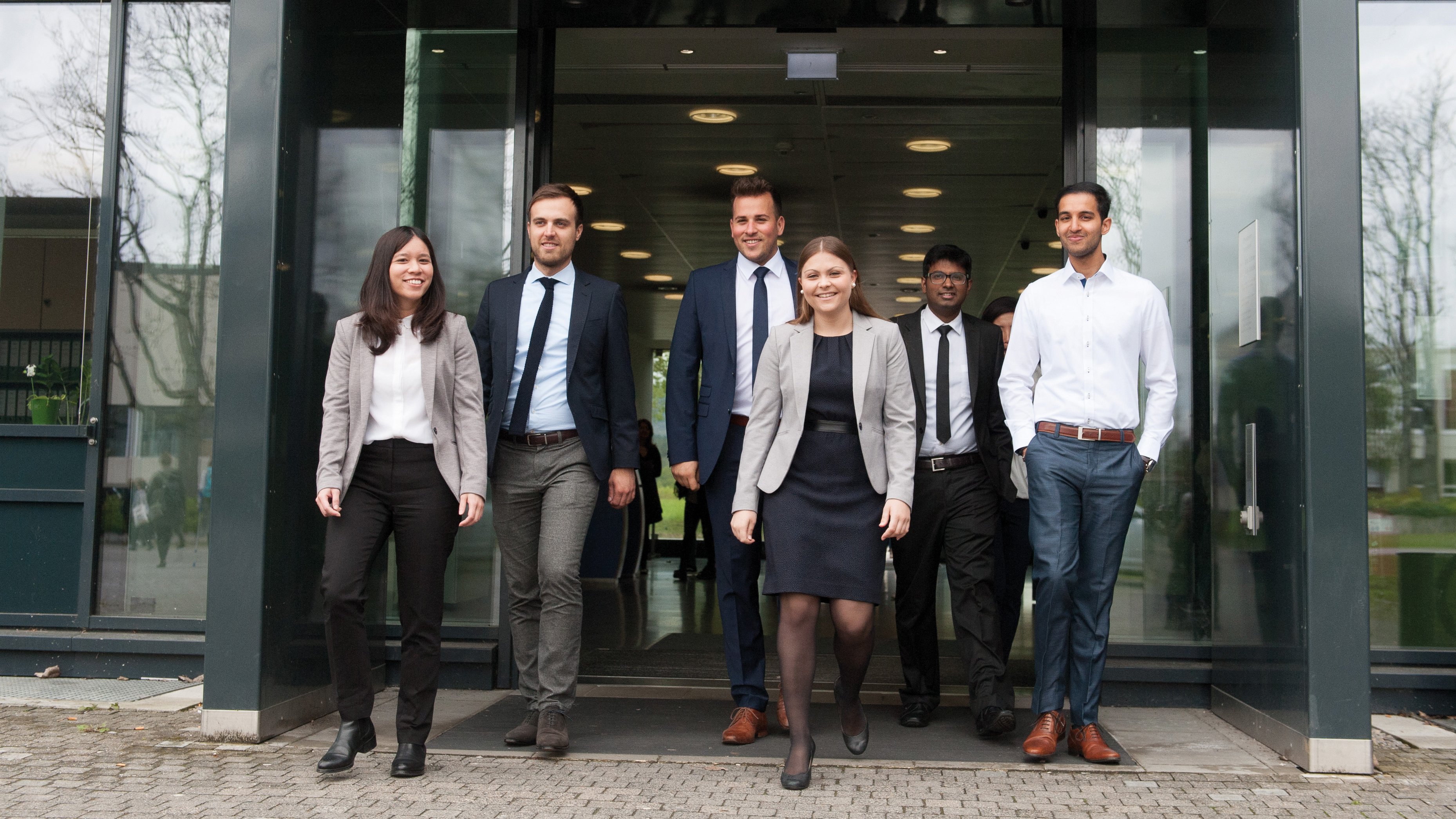 graduates visiting international business fair for recruitment graduates esb business school